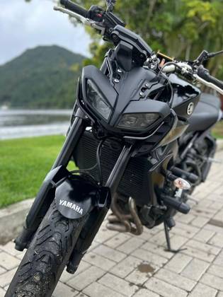 YAMAHA MT-09 